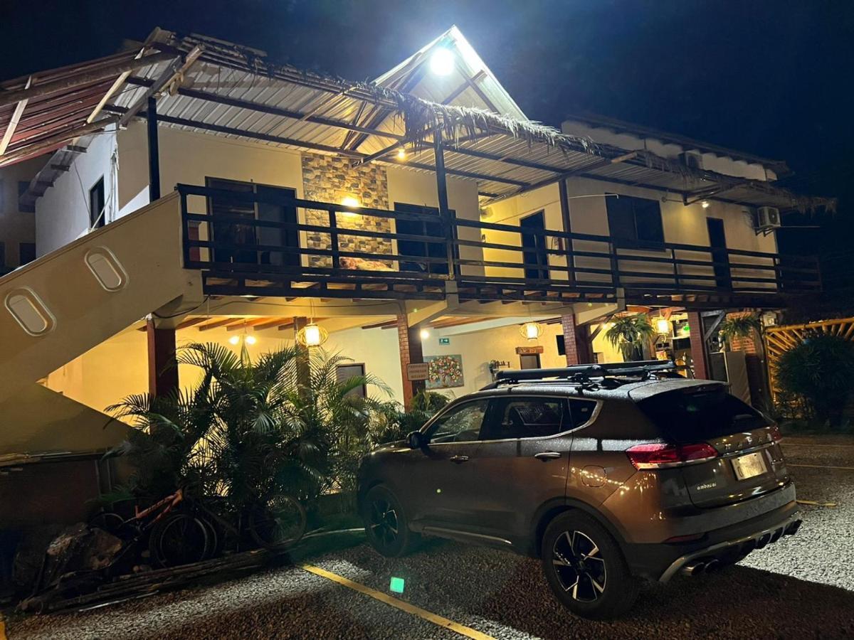 Hotel Berlin International Puerto López Buitenkant foto
