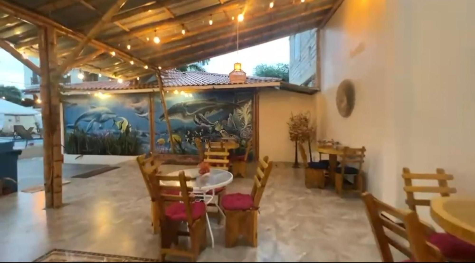 Hotel Berlin International Puerto López Buitenkant foto